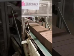 دقت در حرکت: دستگاه برش آجر همزمان با سروو در حال کار